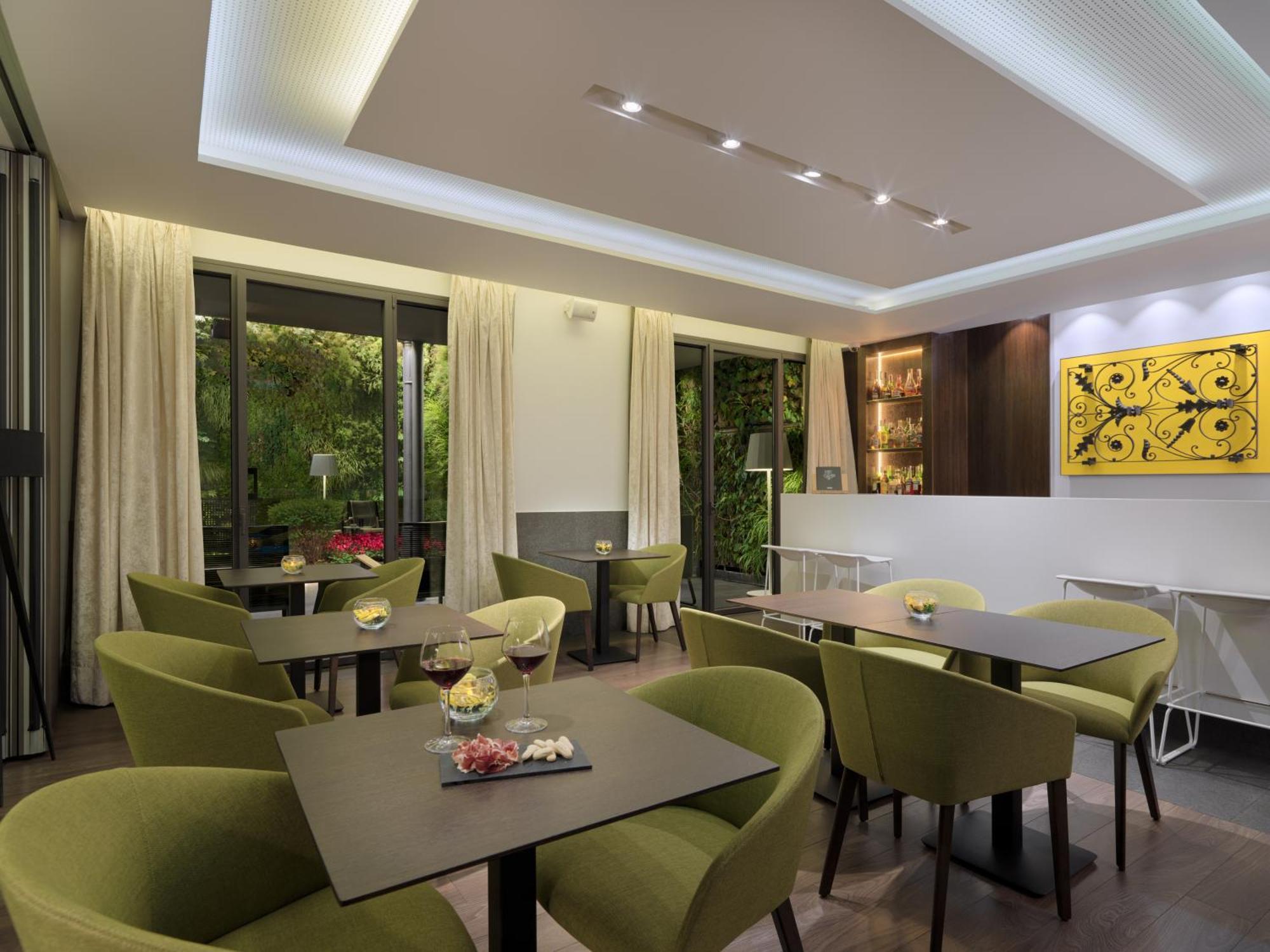 H10 Urquinaona Plaza (adults Only) Hotel
